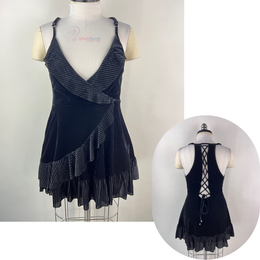 💚 3141. POL Velour Lace Back Ruffles Mini Dress